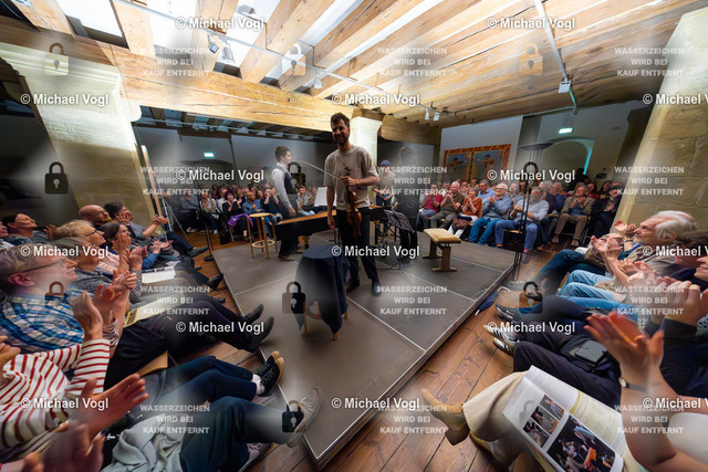 TAM25_K.03__Michael-Vogl_037_4504 | Tage Alter Musik Regensburg K.03 Städtische Galerie im Leeren Beutel The Tunelanders (Tuneland/Schweiz) Die Musikszene in den Dubliner Wirtshäusern und Musiksalons des 18. JahrhundertsEnglische, Schottische und Irische Volksmelodienin barocken Variationen Foto: Michael Vogl