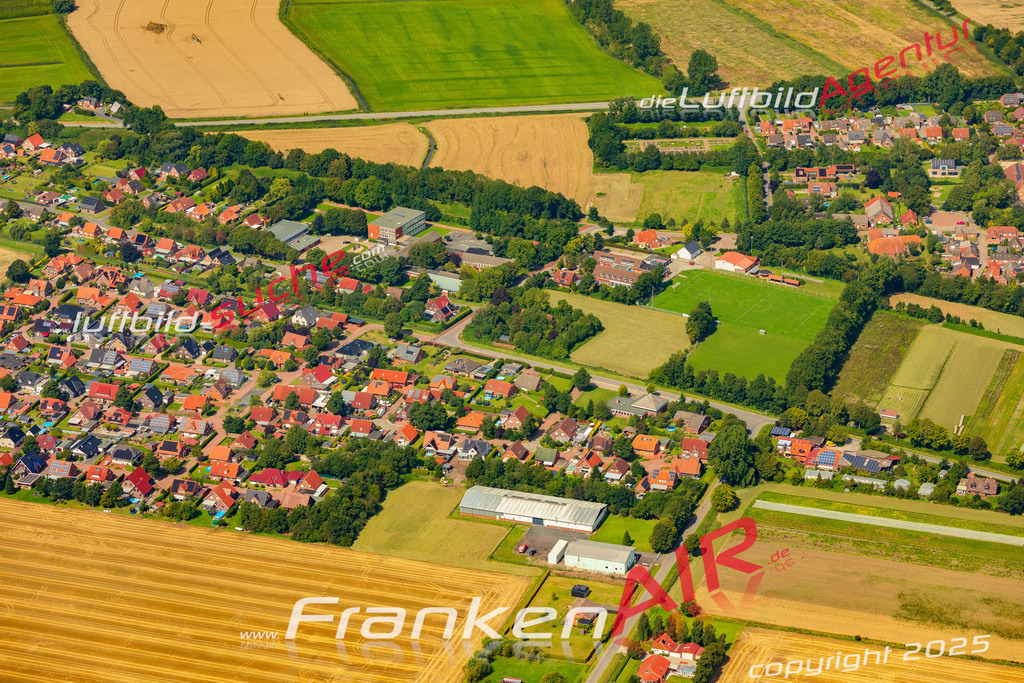 Luftaufnahme Wybelsum Emden - Die Luftaufnahme wurde 2025 vom UL-Flugzeug heraus erstellt ( ohne Drohne ) - Hochauflösende Luftaufnahme - für professionelle Ausdrucke geeignet. Die Geschenkidee !Mit Lizenz und Bildrechte bestellbar