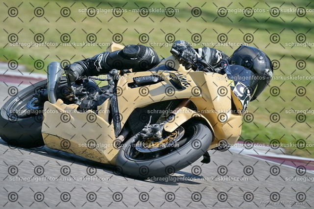 26BT02-1489 | markuskiefer.com - Realisiert mit Pictrs.com