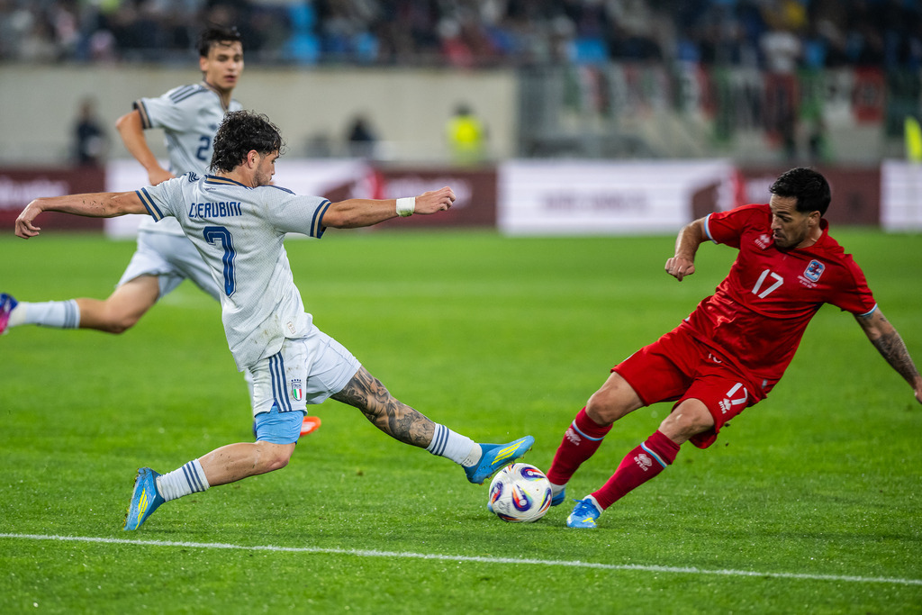 Luxembourg v Italy | International men's football friendly Luxembourg v Italy on 3 june 2026 at 8.45pm (CET) at Stade de Luxembourg - Luigi Cherubini (l., #7, Italy) trying to chase the ball from Mica Pinto (r., #17, Luxembourg) - Realisiert mit Pictrs.com