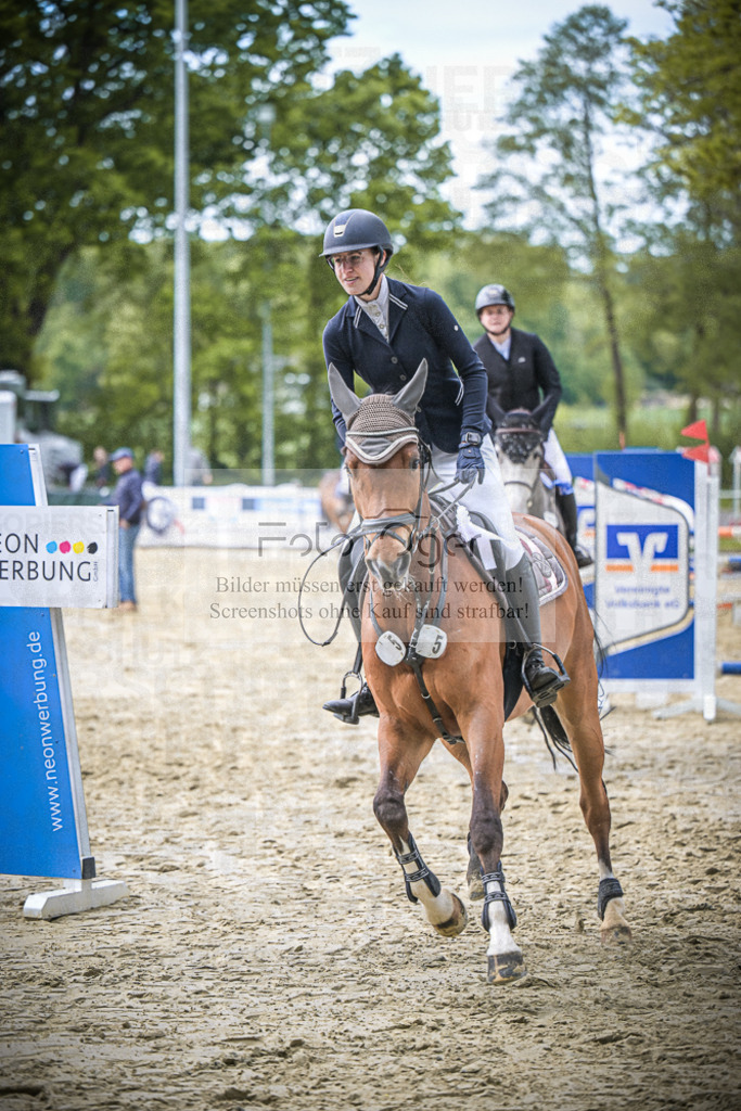 DOS_8110 | Entdecke hochwertige Reitturnierfotos von Foto Oger. Professionell, emotional und authentisch – jetzt Lieblingsmomente im Shop bestellen.Deutschlandweite Turnierfotografie. - Realisiert mit Pictrs.com