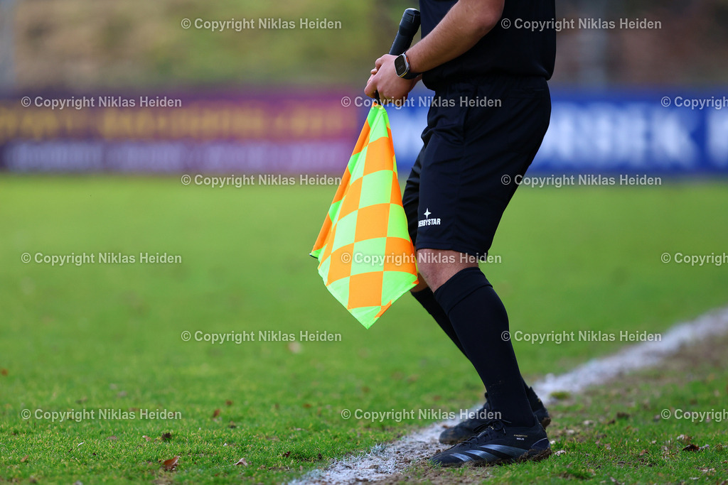 NH_FCStPauliU23_BWLohne_RegionalligaNord_01032026 | Ein Schiedsrichter-Assistent in der Regionalliga Nord.Fußball I Herren I Regionalliga Nord I Saison 2025-2026 I 24. Spieltag I FC St. Pauli U23 - Blau-Weiß Lohne I 01.03.2026 I Edmund-Plambeck-Stadion