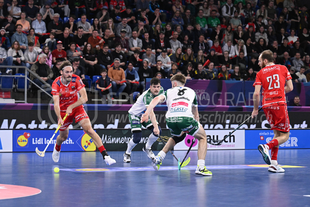 SV Wiler-Ersigen vs Floorball Köniz - 15. April 2023 | SV Wiler-Ersigen vs Floorball Köniz
Stimo Arena, Kloten
Simon Jirebeck (#31 Floorball Koeniz) mit dem Zuspiel zum 0:1.
Bild: Sportfotografie Markus Aeschimann | www.markus-aeschimann.ch - Realisiert mit Pictrs.com