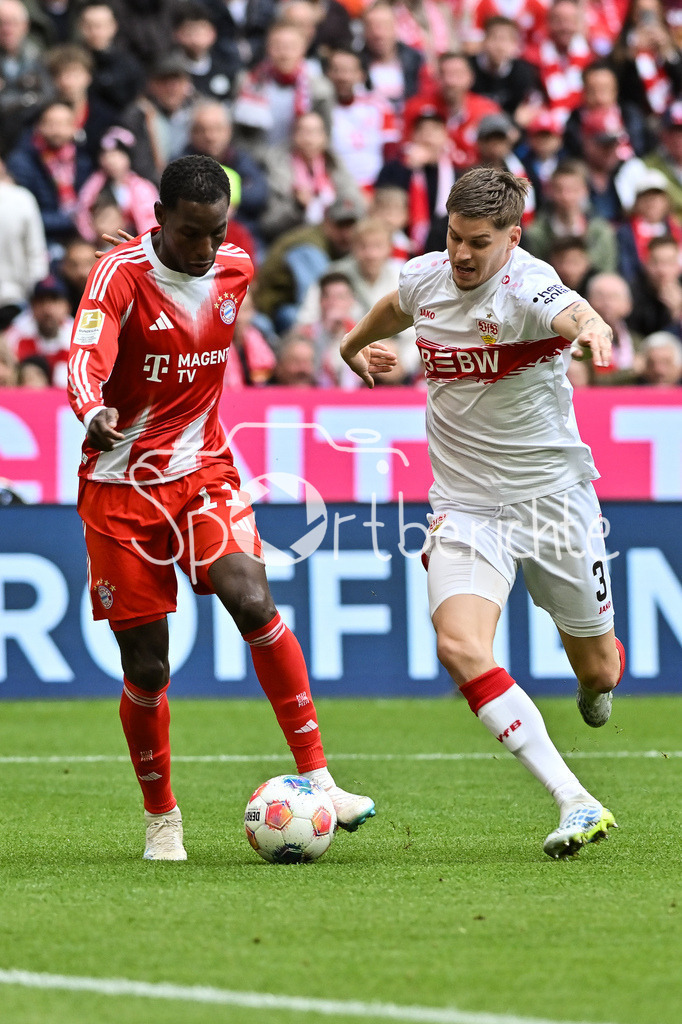 FC Bayern München - VfB Stuttgart | MUNICH, GERMANY - 19. APRIL: tackle between Nicolas JACKSON (FC Bayern Munich 11) and Ramon HENDRIKS (VfB Stuttgart 3) during the Bundesliga Match between FC Bayern Munich vs. VfB Stuttgart at Matchday 30 at Allianz Arena / DFL REGULATIONS PROHIBIT ANY USE OF PHOTOGRAPHS AS IMAGE SEQUENCES AND/OR QUASI-VIDEO
