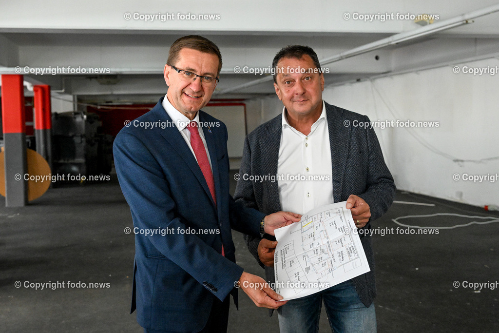 Pressekonferenz LR Markus Achleitner (VP)_ Neues Aktionsprogramm zur Orts- und Stadtkernbelebung in Ooe_ 08.05.2023-31 | 08.05.2023, Perg, AUT, Pressekonferenz LR Markus Achleitner (VP), Neues Aktionsprogramm zur Orts- und Stadtkernbelebung in Ooe, im Bild LR Markus Achleitner (VP), Labg. Anton Foschauer (VP, Bgm. Perg)