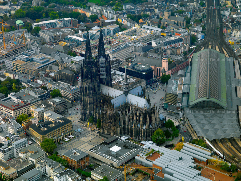2708071 | Kölner Dom ,offiziell Hohe Domkirche Sankt Petrus, ist eine römisch-katholische Kirche in Köln
