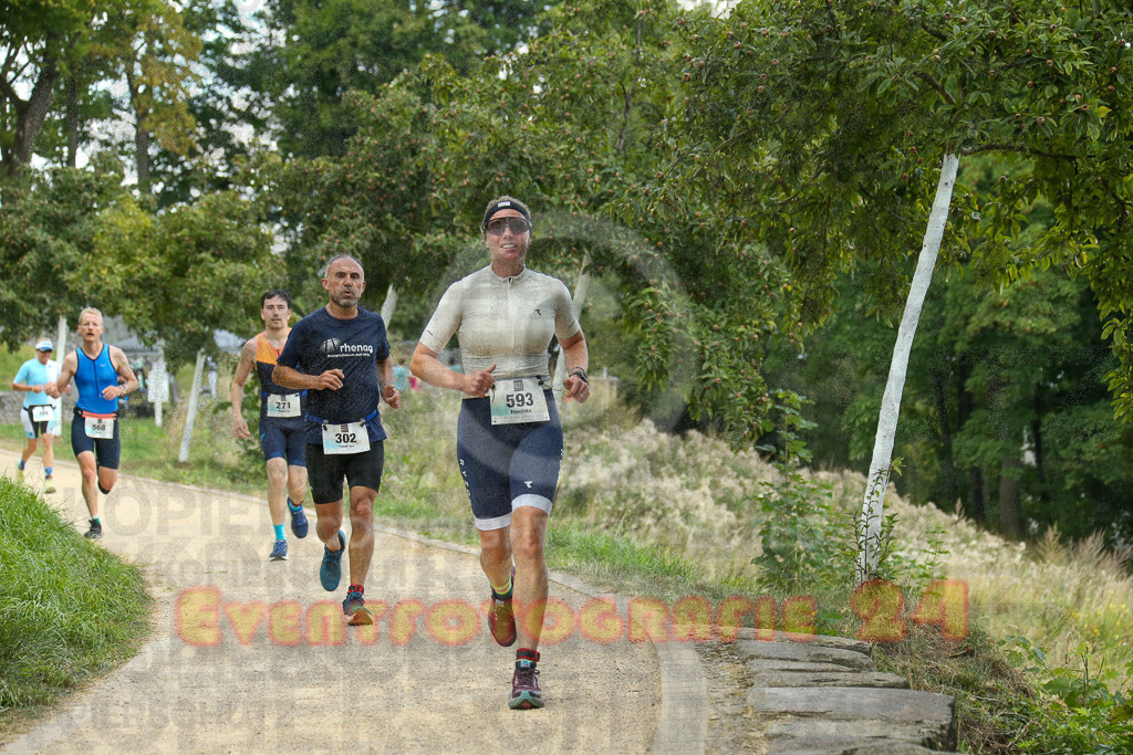 250824_1356_EX1_4301 | Sportfotografie im Rhein-Sieg Kreis, Köln, Bonn, NRW, Rheinland Pfalz, Hessen, etc. Unser Tätigkeitsfeld umfasst den Laufsport vom Volkslauf über den Marathon, Duathlon, Triathon bis zum Ultralauf wie Kölnpfad Ultra oder Schindertrail.