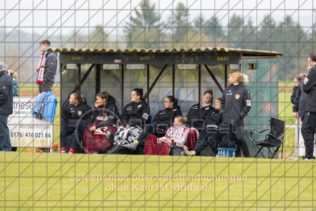 20260315_111356_0039 | #,TV Jebenhausen (schwarz) vs. VfB Stuttgart II (rot), Fussball, Frauen-Verbandsliga Württemberg, 13. Spieltag, Saison 2025/2026, Rasenplatz TV Jebenhausen, Schelmenwasen 3, 73035 Göppingen, 15.03.2026 - 11:00 Uhr,Foto: PhotoPeet / Event- &amp; Sportfotografie / Peter Harich