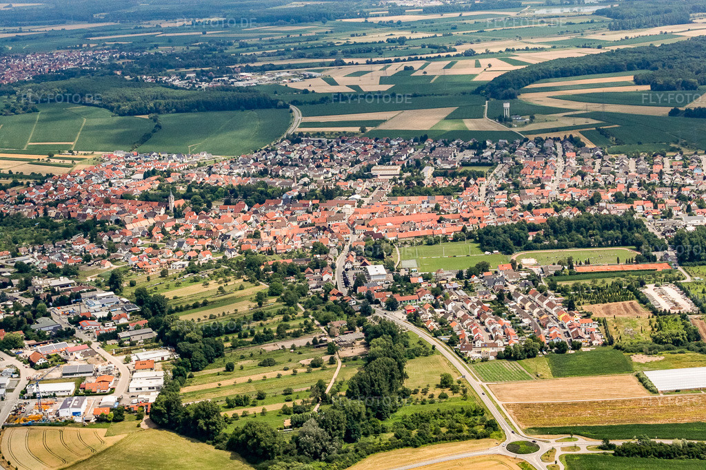 Luftbild: Ortsansicht aus Süden im Ortsteil Liedolsheim in Dettenheim im Bundesland Baden-Württemberg in Deutschland. Foto: IMG_19175.jpg vom 05.07.2009 durch Werner Riehm/FLY-FOTO.de