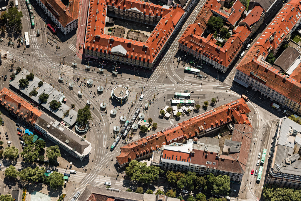 dr__0012150.jpg | GRAZ 20.07.2018 Platz- Ensemble Jakominiplatz(Mitte) im Innenstadt- Zentrum in Graz in Steiermark, Österreich. // Ensemble space Jakominiplatz(Mitte) in the inner city center in Graz in Steiermark, Austria. Foto: Daniel Reiter