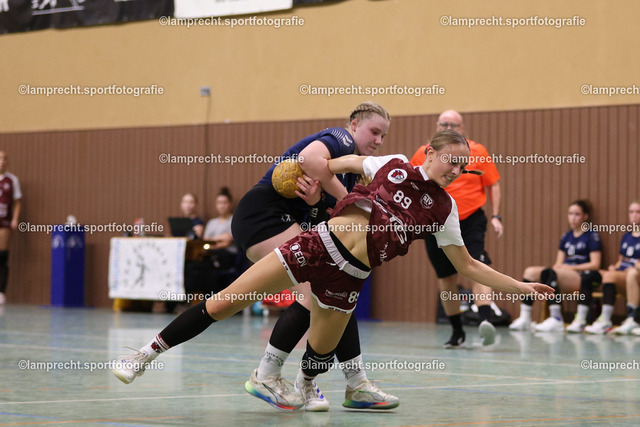 Handball I Juniorinnen I Saison 2026-2027 I Oberliga Schleswig-Holstein I 3. Spieltag I HSG Kalkberg 06 - TSV Bargteheide 135 | v.l. Ida Marit Zickermann (9, HSG Kalkberg 06), Ilvy Theres Ortlepp (89, TSV Bargteheide) - Realisiert mit Pictrs.com