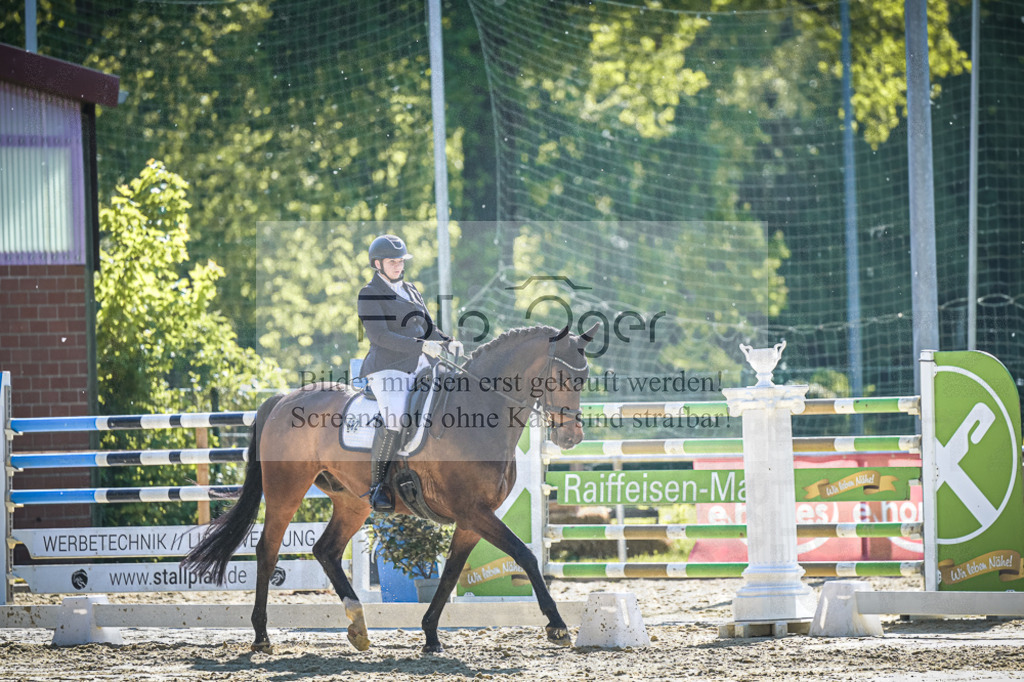 DOS_2990 | Entdecke hochwertige Reitturnierfotos von Foto Oger. Professionell, emotional und authentisch – jetzt Lieblingsmomente im Shop bestellen.Deutschlandweite Turnierfotografie. - Realisiert mit Pictrs.com