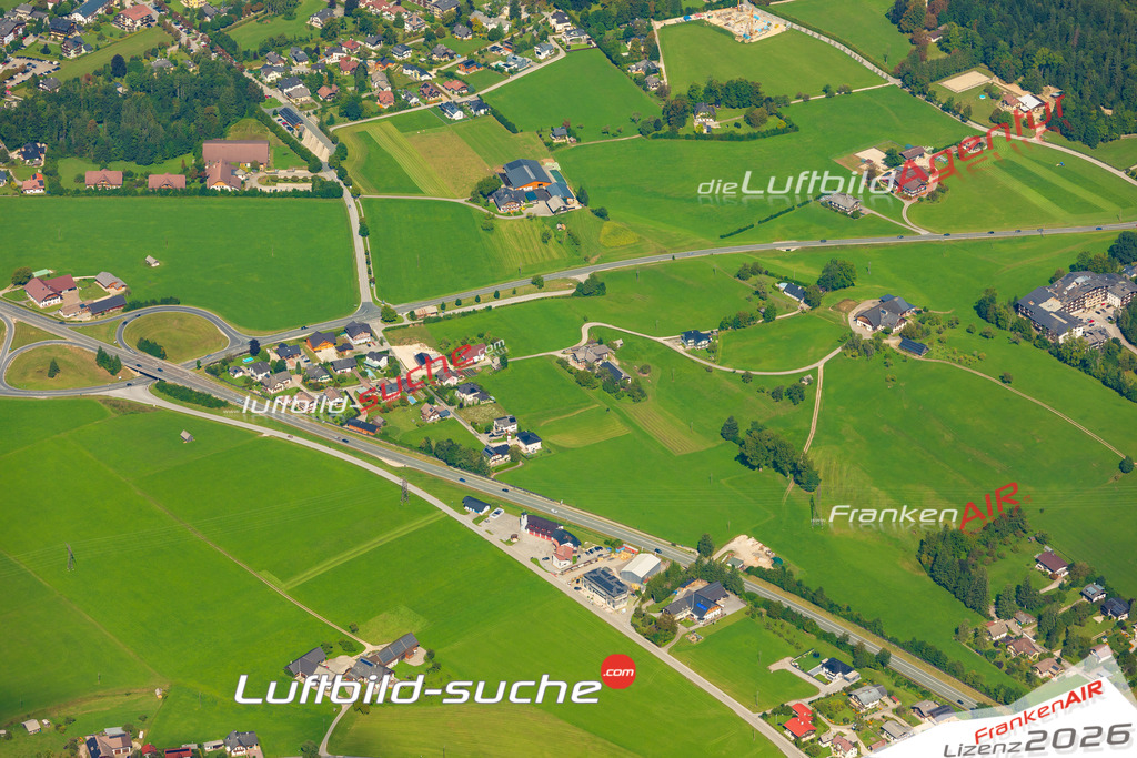 Luftaufnahme von  Strobl - Die Luftaufnahme wurde 2025 vom UL-Flugzeug heraus erstellt ( keine Drohne ) - Hochauflösende Luftaufnahme - für professionelle Ausdrucke geeignet. Die Geschenkidee !Mit Lizenz und Bildrechte bestellbar