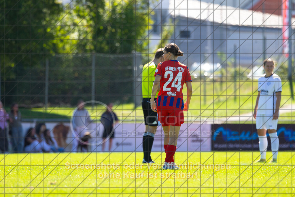 20260906_122210_0238_(c)_by_PhotoPeet | #,1.FC Donzdorf (weiß) vs. 1.FC Heidenheim 1846 (rot), Fußball, Frauen-Verbandspokal Gruppe 2, 2. Runde, Saison 2026/2027, Rasenplatz Lautertal Stadion, Süßener Straße 16, 73072 Donzdorf, 06.09.2026 - 11:00 Uhr,Foto: PhotoPeet / Sport- &amp; Eventfotografie / Peter Harich