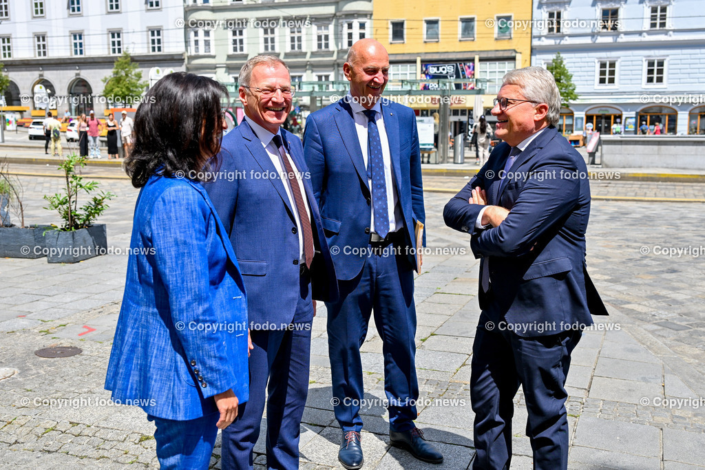 Pressekonferenz OoeVP stellt personelle Weichen_ 05.07.2024-38 | 05.07.2024, Linz, AUT, Pressekonferenz OoeVP stellt personelle Weichen - Verlaesslich fuer Oberoesterreich, im Bild Margit Angerlehner (VP, LAbg.), LH Thomas Stelzer (VP, Landeshauptmann Ooe), Christian Doerfel (VP, LAbg., Klubobmann, Bgm. Steinbach an der Steyr), Klaus Luger (SP, Bgm. der Stadt Linz)