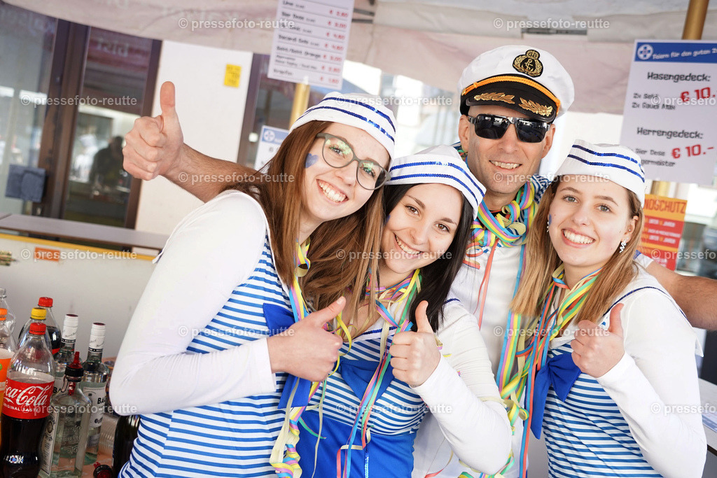 011-news-2023-Feb16-Unsinniger_Fasching_Reutte-sony-DSC02365 | Info aus dem Bezirk Reutte/Ausserfern Tirol sowie eine umfangreiche Bilddatenbank über die gesamte Region: Lechtal, Talkessel Reutte, Tannheimertal, Zwischentoren. Lech, Plansee, Zugspitze, Grenztunnel, B179, Fernpassstraße, Verkehr, Lawinen, Tradition, - Realisiert mit Pictrs.com