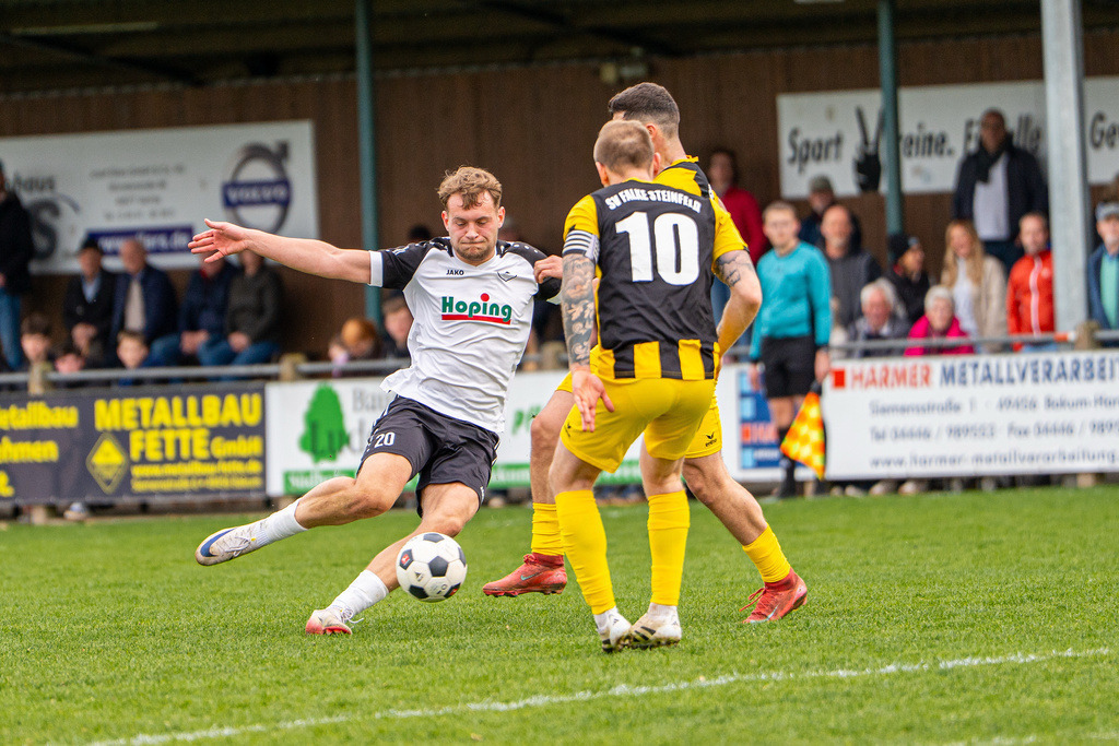 Fußball I Herren I Saison 2025-2026 I Kreisliga VEC I 22. Spieltag I SC SW Bakum - SV Falke Steinfeld I 24329 | jns.sportfotos - Realisiert mit Pictrs.com