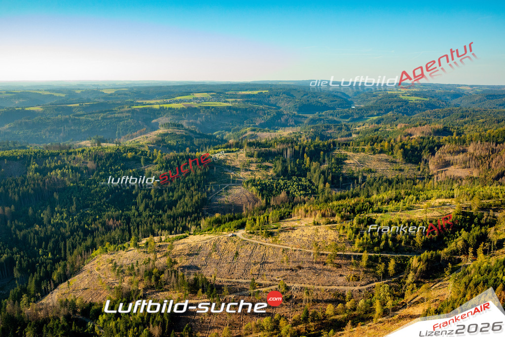 Das Luftbild zeigt : Neuengrün Wallenfels - Die Luftaufnahme wurde 2023 vom UL-Flugzeug aus erstellt ( keine Drohne ) - Hochauflösende Luftaufnahme - Für grossformatige Ausdrucke geeignet. Die Geschenkidee !Mit Lizenz und Bildrechte bestellbar