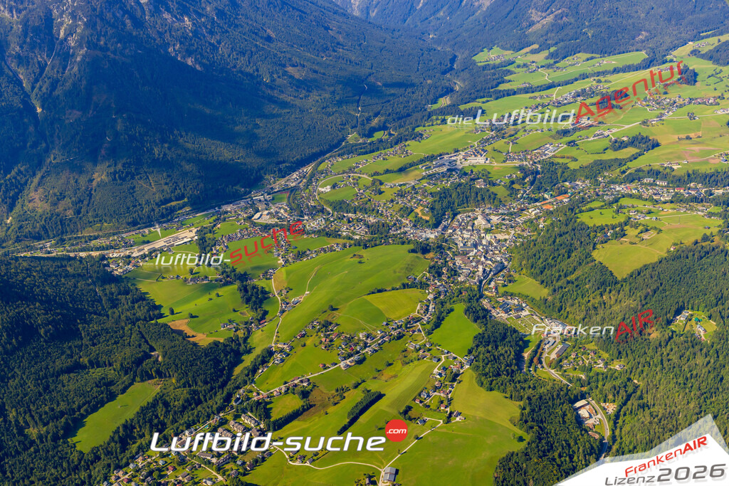 Luftaufnahme von Bad Aussee - Die Luftaufnahme wurde 2025 vom UL-Flugzeug heraus erstellt ( keine Drohne ) - Hochauflösende Luftaufnahme - für professionelle Ausdrucke geeignet. Die Geschenkidee !Mit Lizenz und Bildrechte bestellbar