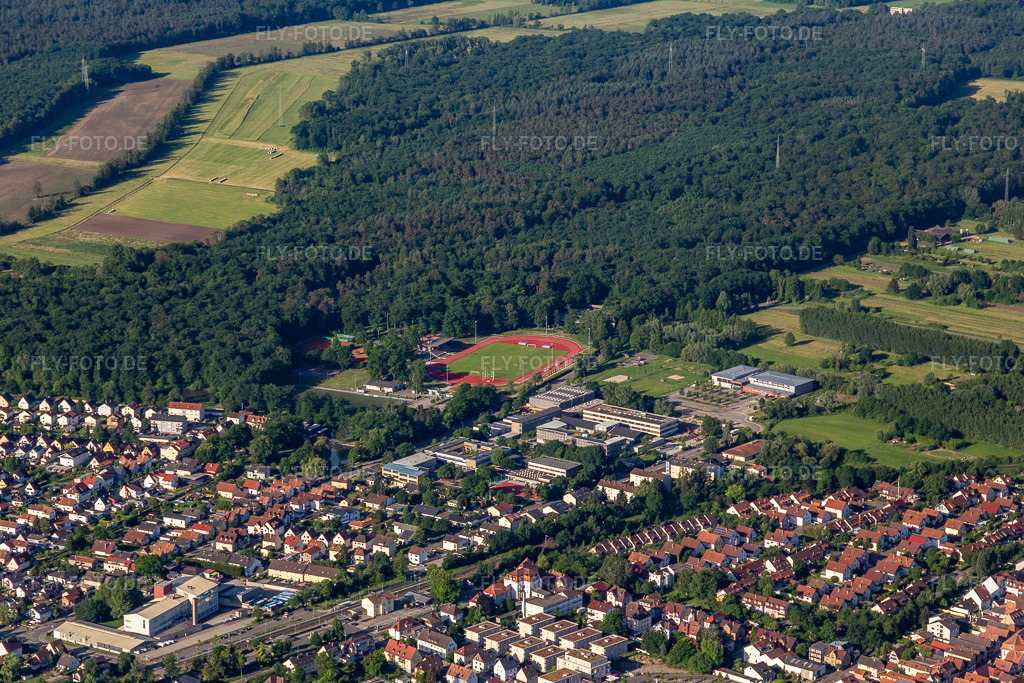 Luftbild: Bienwaldstadion in Kandel im Bundesland Rheinland-Pfalz in Deutschland. Foto: IMG_132251.jpg vom 28.05.2022 durch Werner Riehm/FLY-FOTO.deSV Kandel