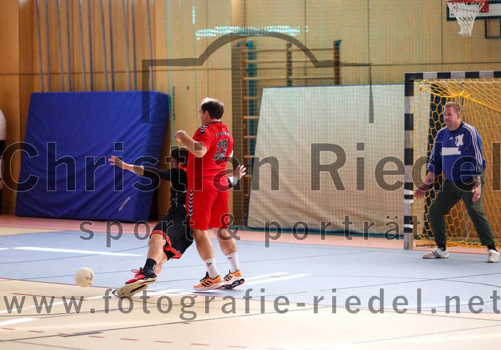 2022-10-16_063_SpVgg_Altenerding_II_gegen_SG_Moosburg_II | Erding, Deutschland, 16.10.2022:
Handball, Bezirksklasse Männer 2022 / 2023, 2. Spieltag, SpVgg Altenerding II gegen SG Moosburg II, Endergebnis: 30:23

Foto: Christian Riedel / fotografie-riedel.net