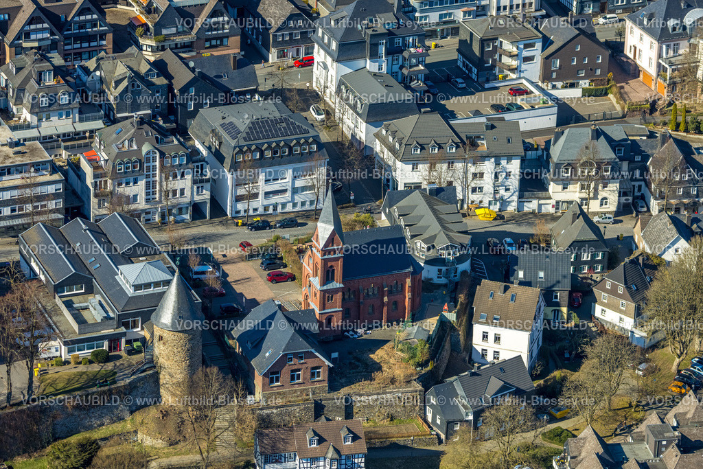 Olpe250307902Mitte | Luftbild, Stadtmauer mit Hexenturm, evang. Kirche Olpe, OT Olpe Jugendzentrum und Kinderzentrum, Wohngebiet Frankfurter Straße, Olpe-Stadt, Olpe, Sauerland, Nordrhein-Westfalen, Deutschland