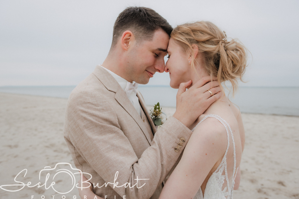 20251204-0G3A8174 | Authentische, natürliche und emotionale Fotoshootings auf der Nordseeinsel Föhr. Als Fotografin halte ich deine schönsten Momente in einzigartigen Neugeborenen-, Familien-, Paar- und Einzelshootings fest. Jetzt einen Termin vereinbaren!