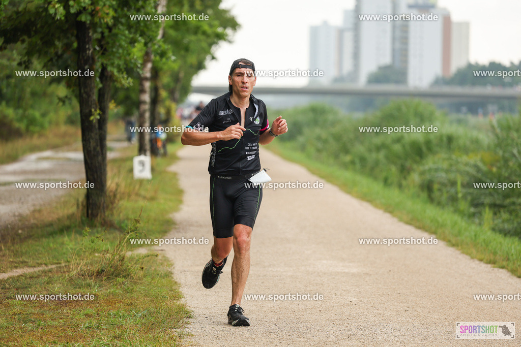 LUR_1887 | 34. M-net Erlanger Triathlon 2025 #erlangertriathlon  #mnettriathlon2025 #mnettriathlon #team #olympischedistanz #mitteldistanz #triathlon #maindonaukanal  #erlangertriathlon2025 #yourpictrs #tv1848 #tv1848erlangen  #triathlonbayern #sportinerlangen #demsportverbunden #sportshot_your_pictrs Copyright: www.sportshot.de