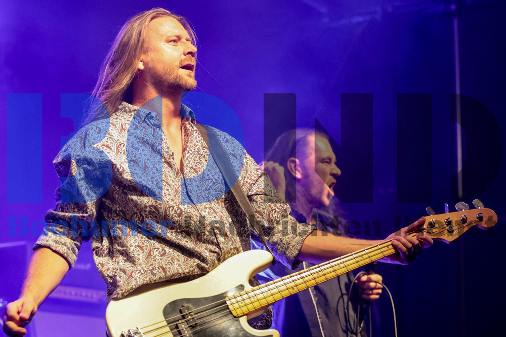 Purple Rising  {date} -  | {headline}(Foto: Sebastian Sendlak / BOND) - Realisiert mit Pictrs.com