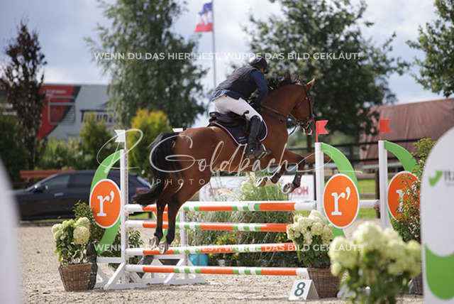 1J2A2126Niclas Aromaa_ Casino He_las_ Kn145_ Havekost | Foto- und Videografie für alles rund ums Pferd. Hochwertige Bilder und Videos vom Spring- und Dressurreiten, Voltigieren & mehr. Jetzt aktuelle Veranstaltungen und Preise im Shop ansehen. - Realisiert mit Pictrs.com