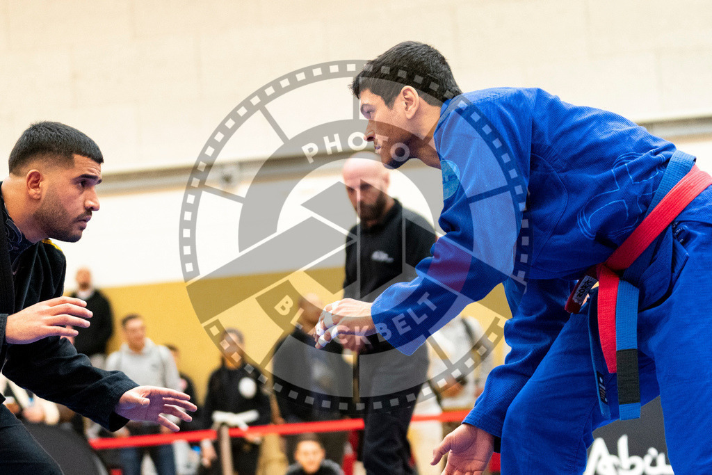 20231118PBB10578 | Fighters compete during the AJP Tour 600 Frankfurt Championship in Frankfurt/Main, Germany, on November 18, 2023.