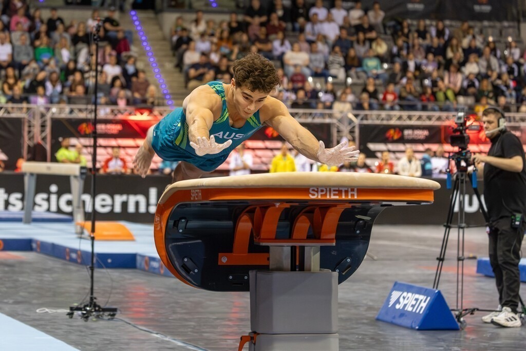 Stuttgart: DTB-Pokal 2026, Gerätfinals | Stuttgart: DTB-Pokal 2026, Gerätfinals***James Hardy (Australien) am Sprung - Realisiert mit Pictrs.com