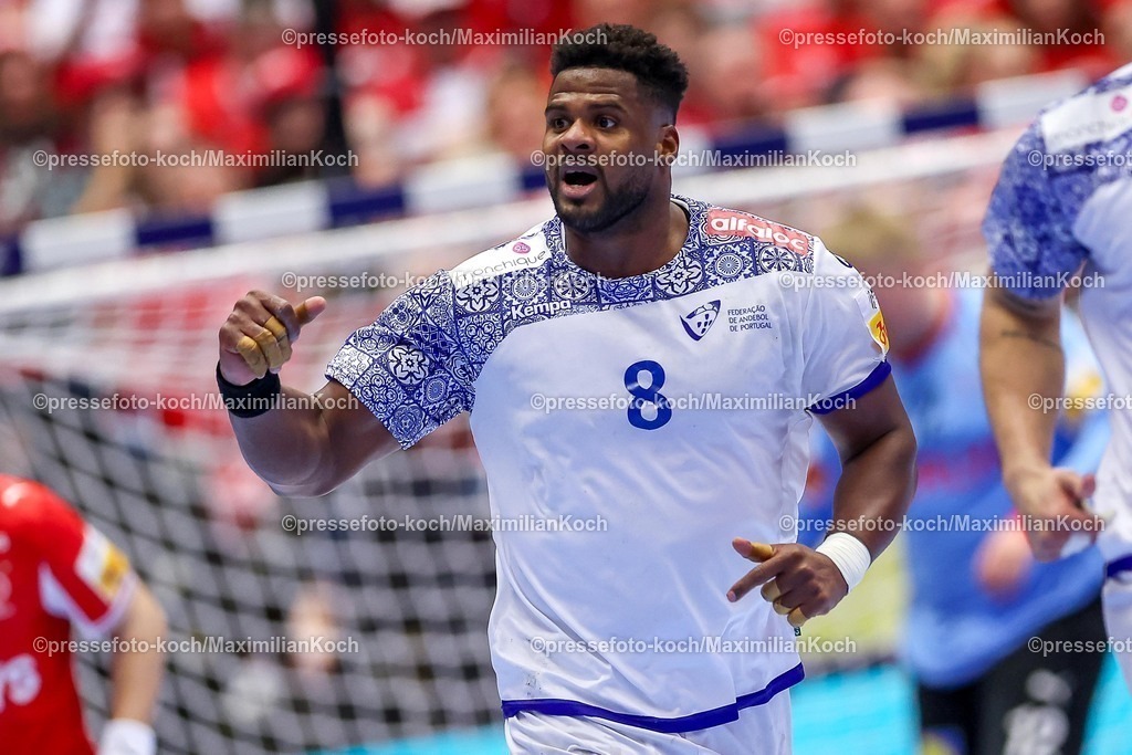 EHF20012602067 | 20.01.2026, Handball, Men's EHF EURO 2026, Dänemark - Portugal, Jyske Bank Boxen in Herning, Dänemark, Preliminary Round:  Victor Manuel Iturriza Alvarez (Portugal #08) jubelnd