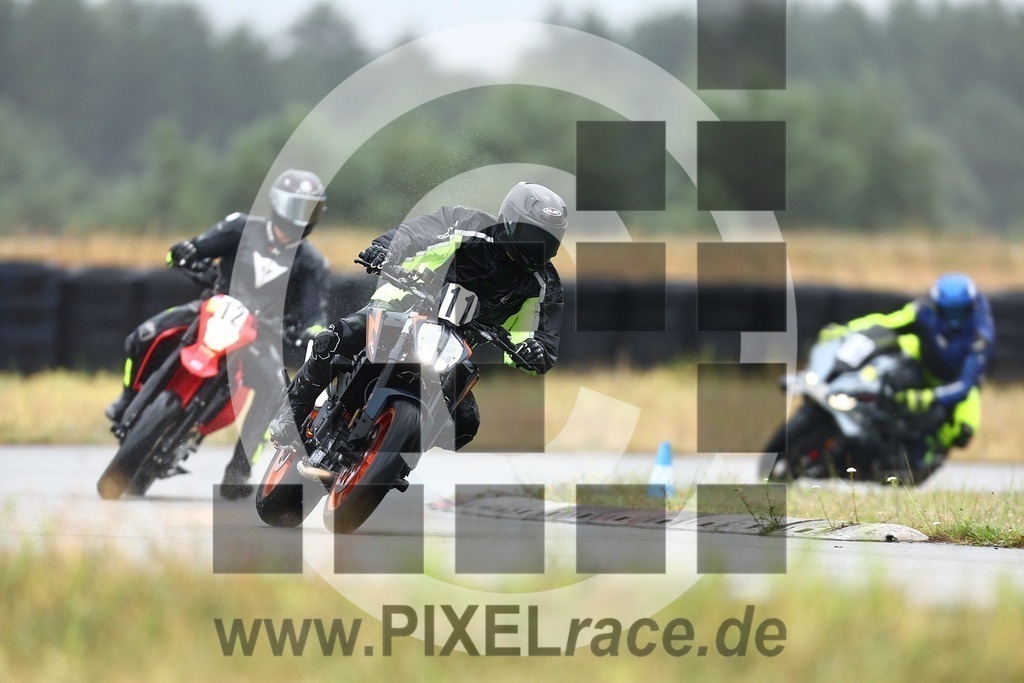 0011-20250713_00096 | Schöne Erinnerungen an spannende Momente - das festzuhalten ist unser Job. PIXELrace.de ist seit 2003 auf den Rennstrecken Europas unterwegs um die Action draußen beim Fahren und die wunderbare Stimmung imm Fahrerlager für euch einzufangen.