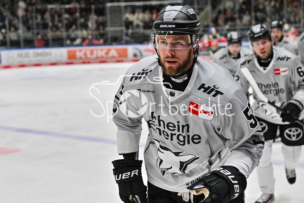 Augsburger Panther - Kölner Haie | Jubel der Haie nach dem Anschlusstreffer zum 2-3 durch Brady AUSTIN (Koelner Haie #57) / Treffer / Tor / Torschuetze / Freude / Happy / DEL: Augsburger Panther - Koelner Haie, Curt Frenzel Stadion am 02.03.2025