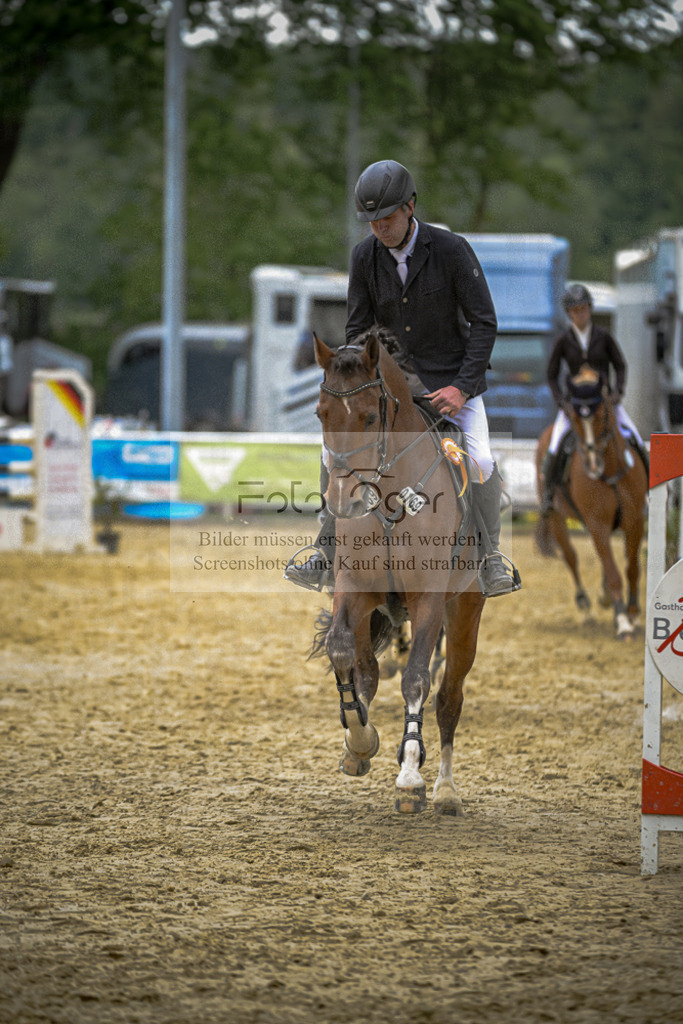 20240505-DOS_1590 | Entdecke hochwertige Reitturnierfotos von Foto Oger. Professionell, emotional und authentisch – jetzt Lieblingsmomente im Shop bestellen.Deutschlandweite Turnierfotografie. - Realisiert mit Pictrs.com
