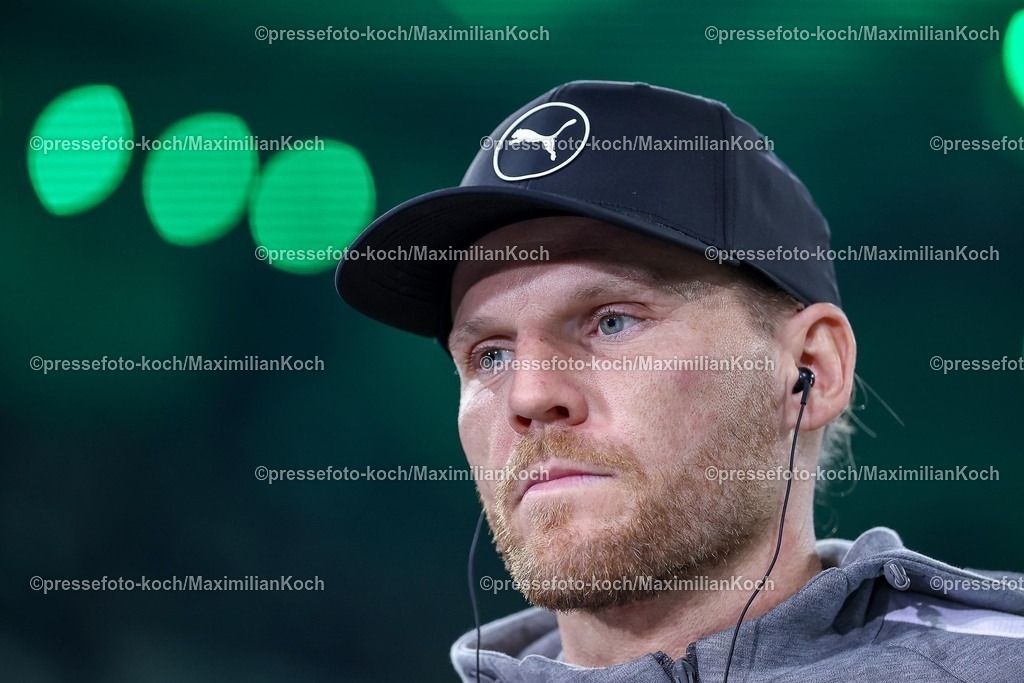 BMG28112501008 | 28.11.2025, Fußball, Borussia Mönchengladbach - RB Leipzig, 1. Fußball Bundesliga, 12.Spieltag, Borussia-Park, Saison 2025 2026: Cheftrainer Eugen Polanski (Borussia Mönchengladbach) DFB regulations prohibit any use of photographs as image sequences and or quasi-video.