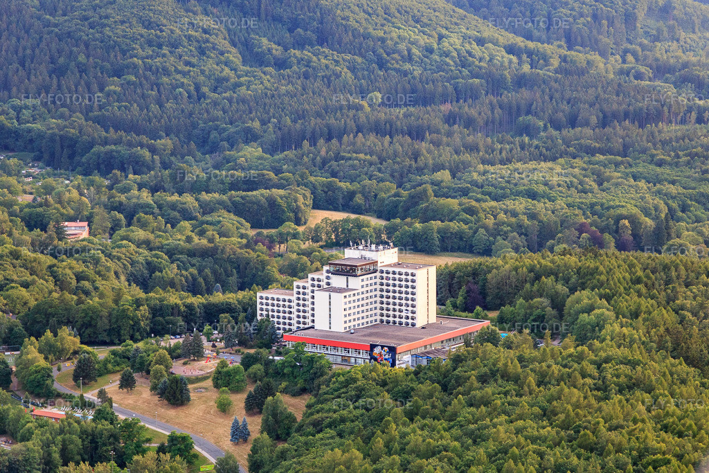 Luftbild: AHORN Berghotel Friedrichroda in Friedrichroda im Bundesland Thüringen in Deutschland. Foto: IMG_116122.jpg vom 10.07.2019 durch Werner Riehm/FLY-FOTO.deAHORN Berghotel Friedrichroda zum Bestpreis buchen