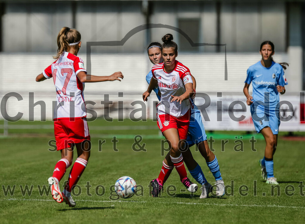 2023-09-09_025_FC_Bayern_Muenchen_gegen_SC_Freiburg | Aschheim, Deutschland, 09.09.2023:
Fußball, B-Juniorinnen-Bundesliga Süd 2023 / 2024, 1. Spieltag, FC Bayern München gegen SC Freiburg, Endergebnis: 4:0

Foto: Christian Riedel / fotografie-riedel.net