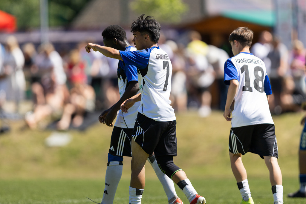 Fußball I Männer I 40. Pfingscup Hollage I 13324 | realhellocedii - Realisiert mit Pictrs.com