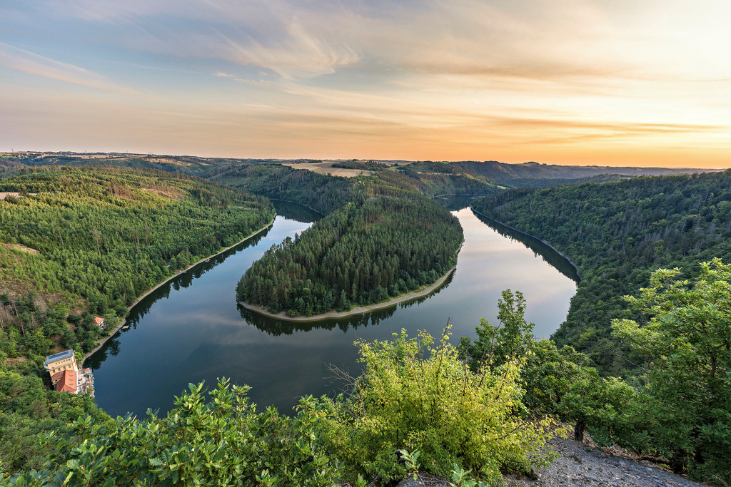 Sonnenuntergang an der Saaleschleife | Die Saaleschleife in Thüringen im schönsten Abendlicht. - Realisiert mit Pictrs.com