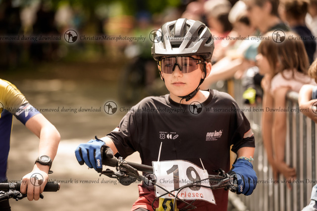 Eierlesen 2026 | Sie wurden bei einem Event oder Sportanlass fotografiert? Hier finden sie ihre Bilder! - Realisiert mit Pictrs.com