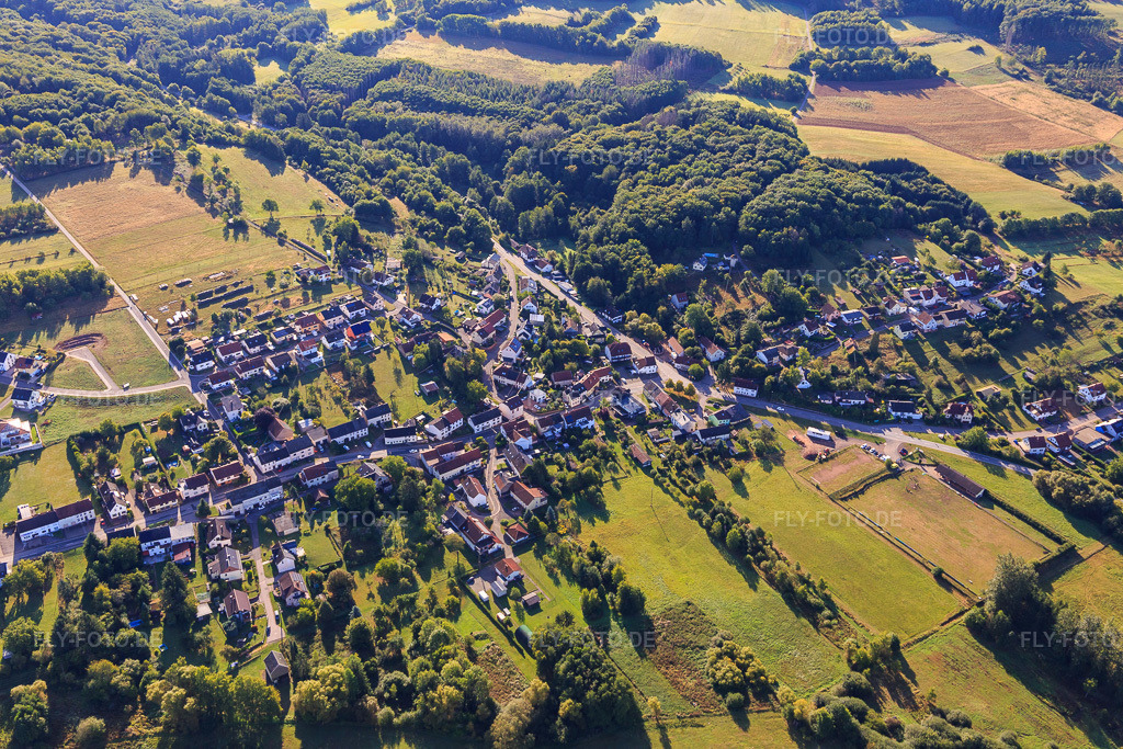 Luftbild: Ortsansicht von Nordwesten im Ortsteil Buweiler-Rathen in Wadern im Bundesland Saarland in Deutschland. Foto: IMG_149748.jpg vom 06.09.2025 durch Werner Riehm/FLY-FOTO.de