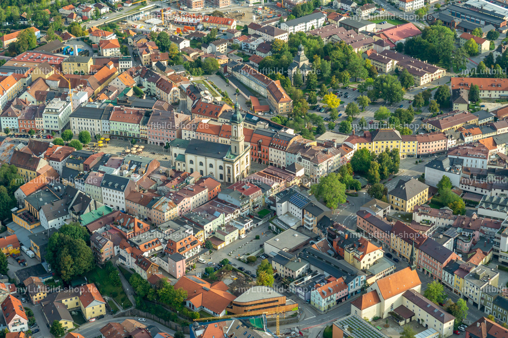 luftbild-maxplatz-traunstein-bruno-kapeller | Luftbild von Traunstein Maxplatz - Realisiert mit Pictrs.com