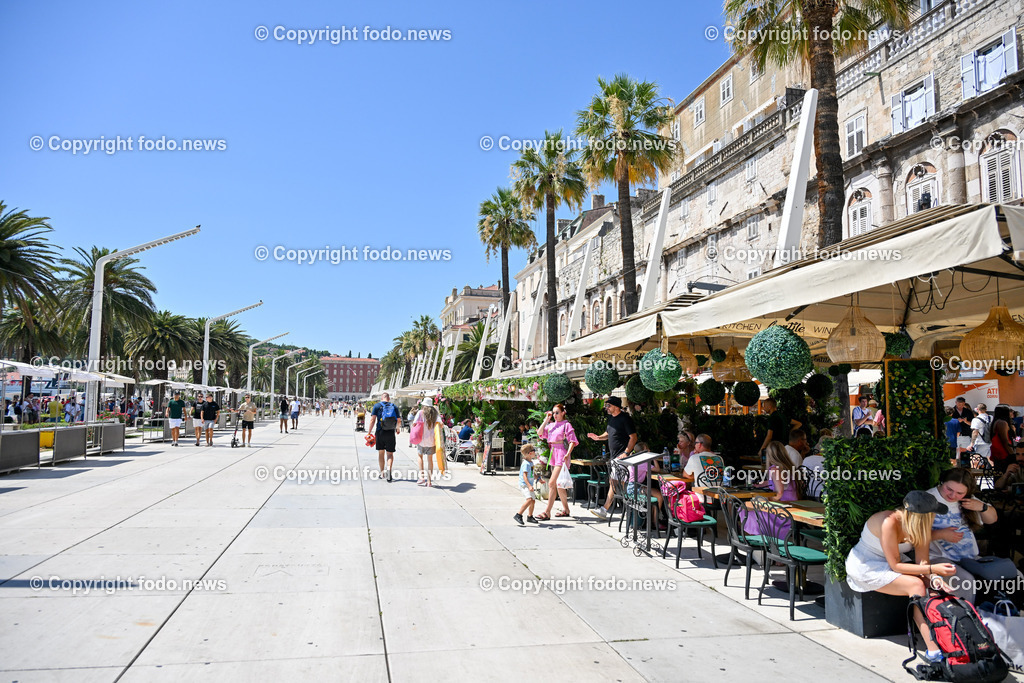 Kroatien_ Split_ 21.07.2025-168 | 21.07.2025, Kroatien, HRV, Split, im Bild Themenbild, Stadtansichten, Promenade, spazieren, Palmen, Gastronomie, Restaurant, Cafe, Touristen, Tourismus, Feature, SymbolbildSplit zweitgroesste Stadt Kroatiens. Die Stadt ist Verwaltungssitz der Gespanschaft Split-Dalmatien 