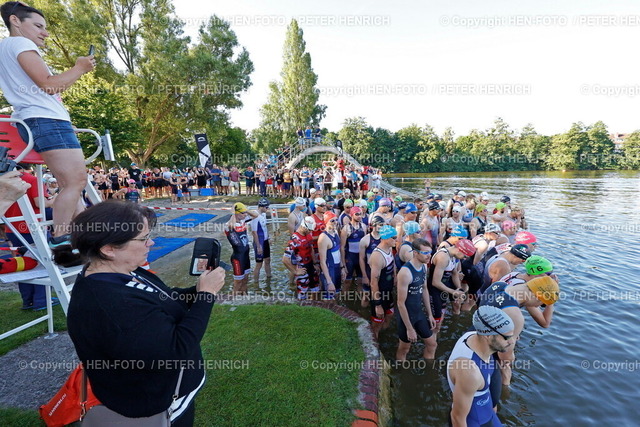 Triathlon Heinerman 2025 bei sommerlicher Hitze | 29.06.2025 Triathlon ENTEGA Heinerman 2025 am Woog in Darmstadt Start auf die Olympische Distanz 1.5 km Schwimmen 40 km Radfahren 10 km Laufen (Foto: Peter Henrich) - Realisiert mit Pictrs.com