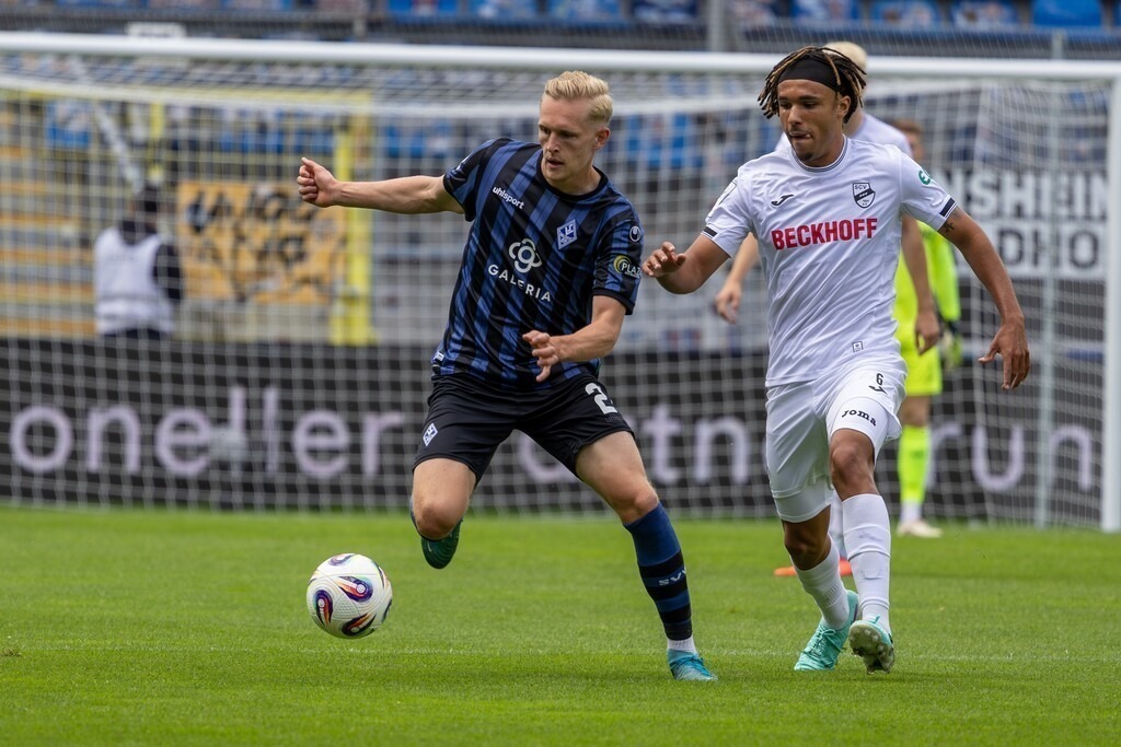 Fußball 3. Liga, Saison 2025/26, 1. Spieltag: Waldhof Mannheim gegen SC Verl***Am Ball: Julian Rieckmann (21, Mannheim) | Fußball 3. Liga, Saison 2025/26, 1. Spieltag: Waldhof Mannheim gegen SC Verl***Am Ball: Julian Rieckmann (21, Mannheim) - Realisiert mit Pictrs.com