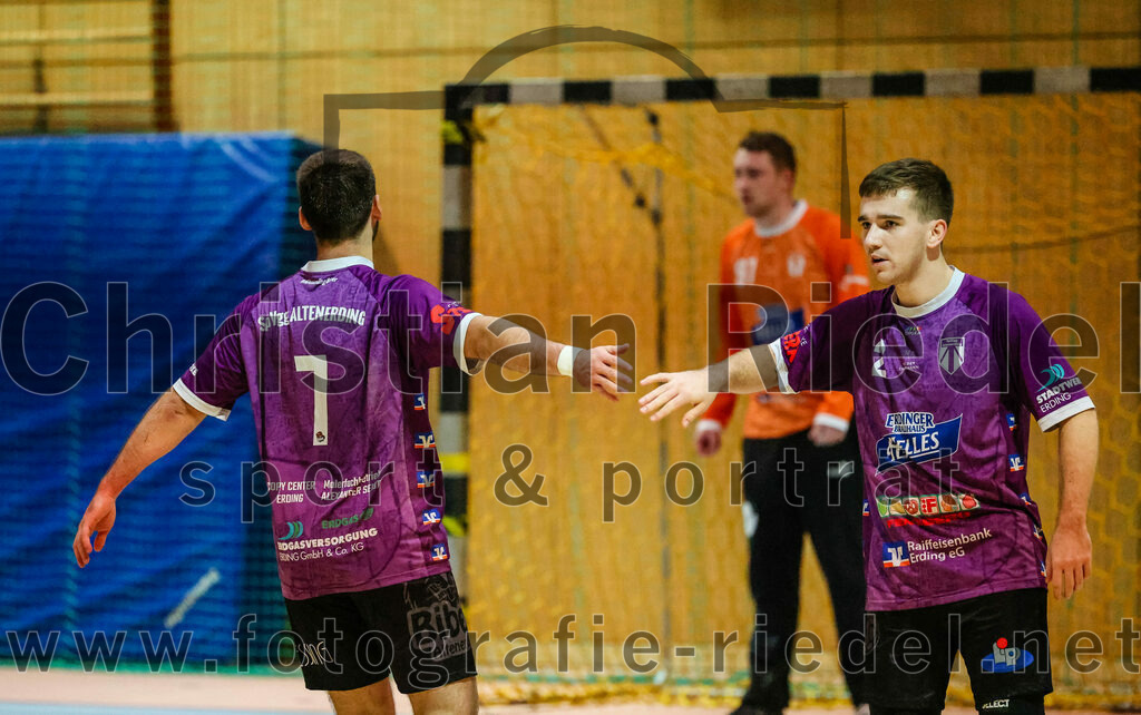 2023-11-11_077_SpVgg_Altenerding_gegen_HC_Donau-Paar | Erding, Deutschland, 11.11.2023:
Handball, Bezirksoberliga Männer 2023 / 2024, 7. Spieltag, SpVgg Altenerding gegen HC Donau/Paar, Endergebnis: 44:32

Simon Rüdiger (SpVgg Altenerding, #7), Joseph Wyhnalek (SpVgg Altenerding, #2)

Foto: Christian Riedel / fotografie-riedel.net