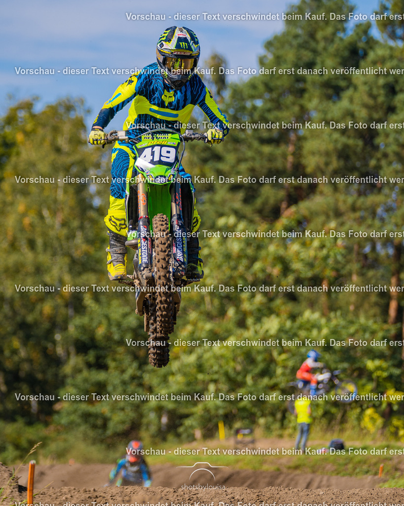 09_21_LM_Schenkenhorst-0920 | Sportfotografin aus Berlin-Brandenburg mit Fokus auf Motocross. Ich halte deine sportliche Leistung und echte Emotionen auf und neben der Strecke professionell fest. Entdecke die Fotos von deinem Rennen und bestelle sie direkt hier im Shop.