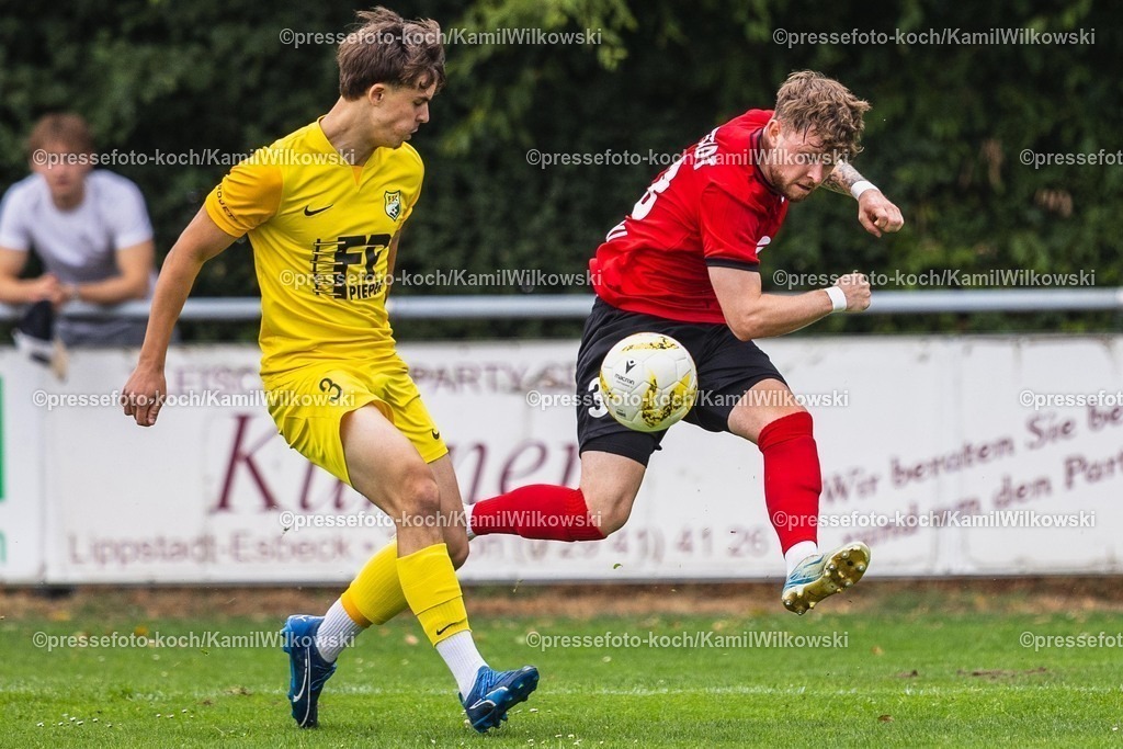 xkwi13072501025 | 13.07.2025, xkwix, Fußball, Testspiel, SV Lippstadt 08 - FSC Rheda, Rasenplatz, Sportanlage Esbeck: Spencer Sievers ( FSC Rheda #3 )  im Zweikampf